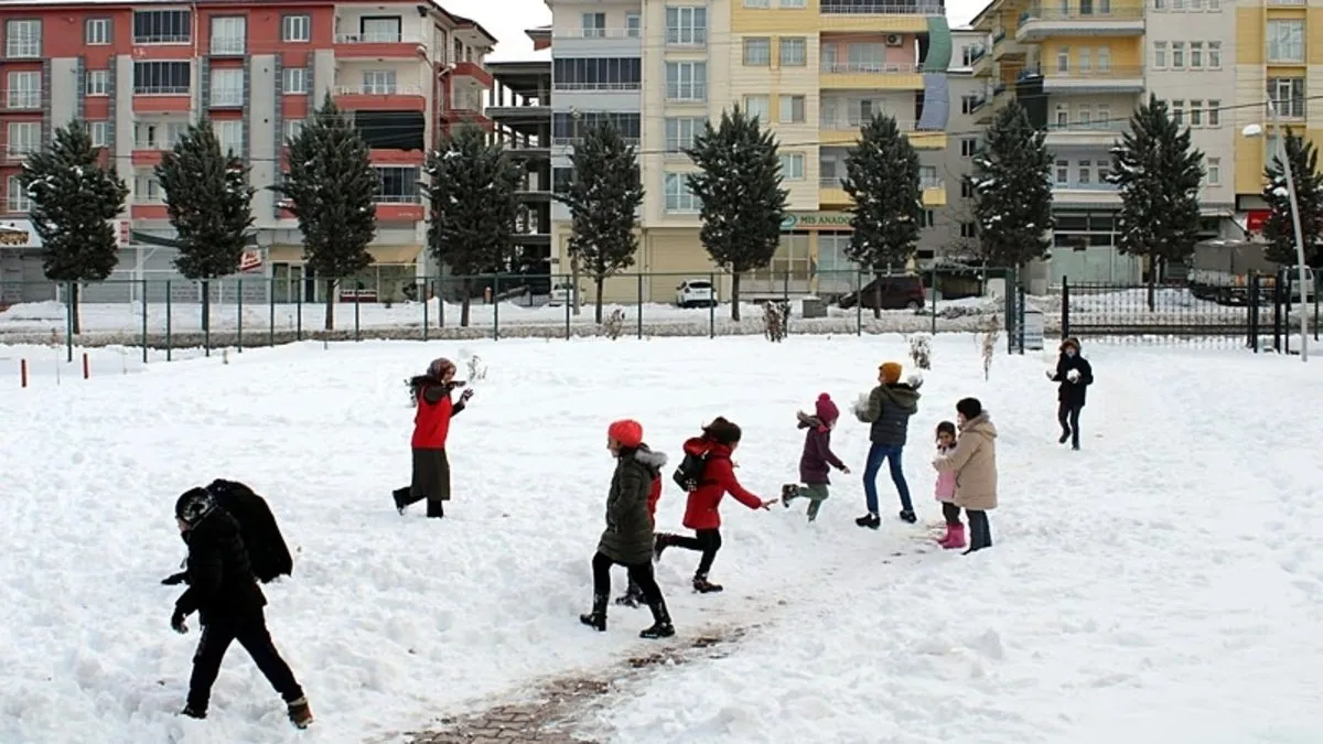 SON DAKİKA | Tatil haberleri peş peşe geldi! 4 ilde eğitime kar engeli